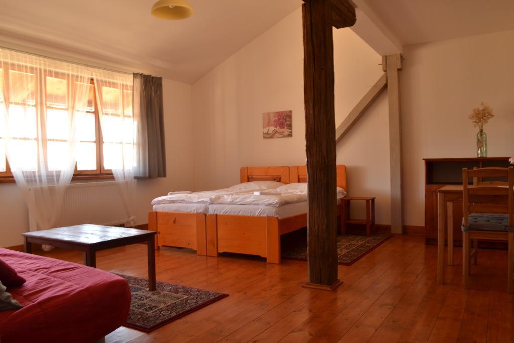 Penzion Dvur Krasikov Kokasice Exterior foto
